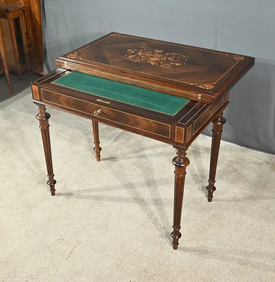 WANDELBARER TISCH IM LOUIS XVI-STIL