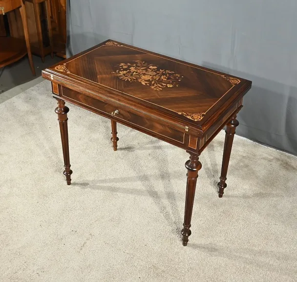WANDELBARER TISCH IM LOUIS XVI-STIL