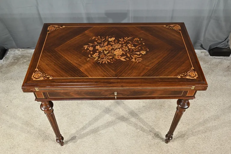 WANDELBARER TISCH IM LOUIS XVI-STIL