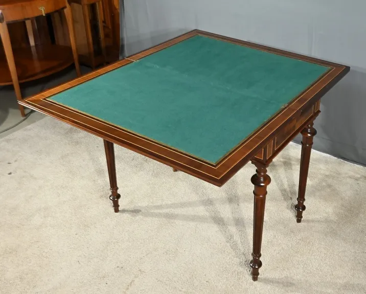 WANDELBARER TISCH IM LOUIS XVI-STIL