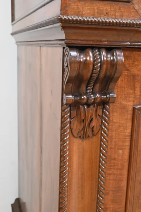 SECRETAIRE CHEST