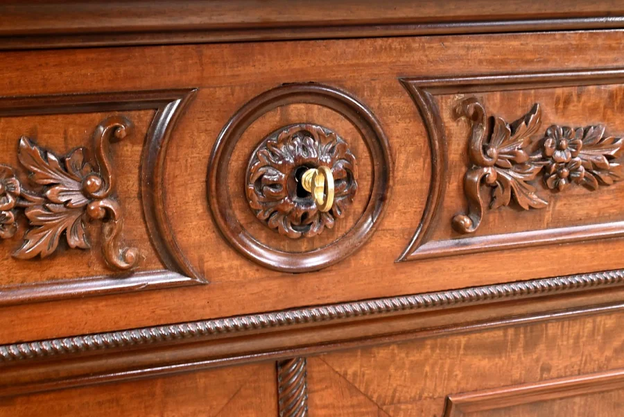 SECRETAIRE CHEST