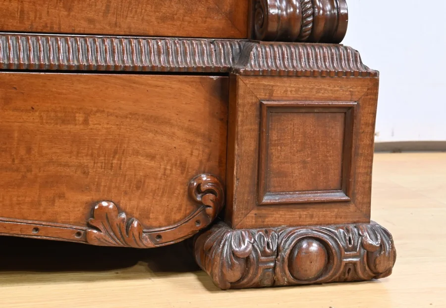 SECRETAIRE CHEST