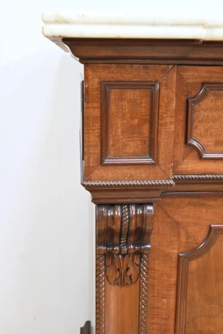 SECRETAIRE CHEST