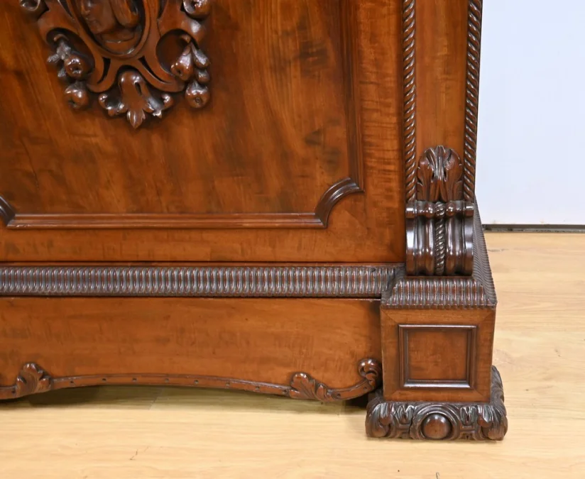 SECRETAIRE CHEST