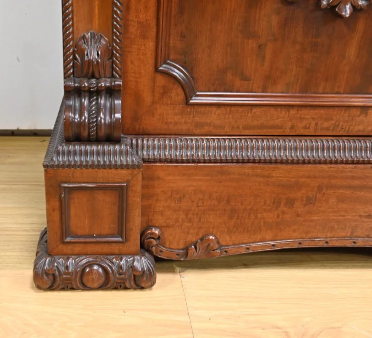 SECRETAIRE CHEST