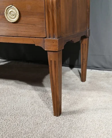 Commode Sauteuse en Noyer, époque Louis XVI – Fin XVIIIe