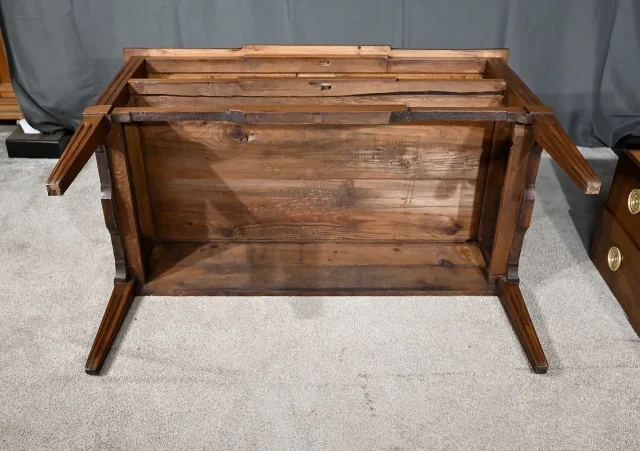 Commode Sauteuse en Noyer, époque Louis XVI – Fin XVIIIe