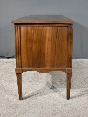 Commode Sauteuse en Noyer, époque Louis XVI – Fin XVIIIe