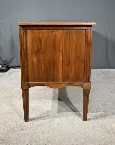 Commode Sauteuse en Noyer, époque Louis XVI – Fin XVIIIe