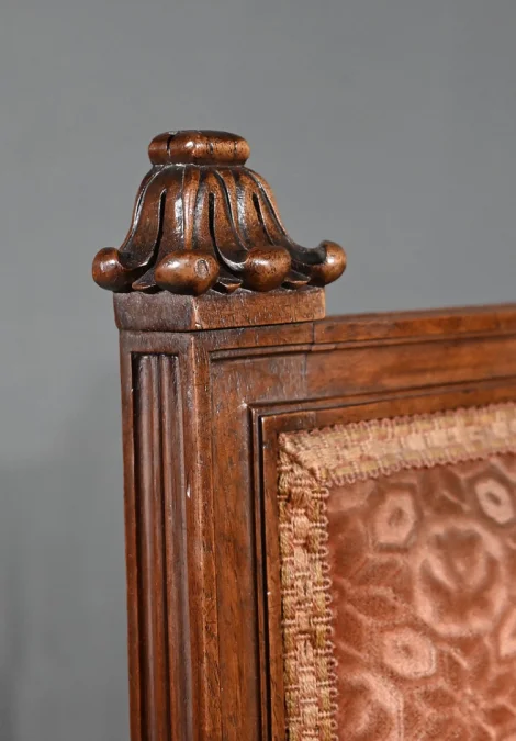 Chaise Curule en Noyer massif, goût Renaissance – Fin XIXe