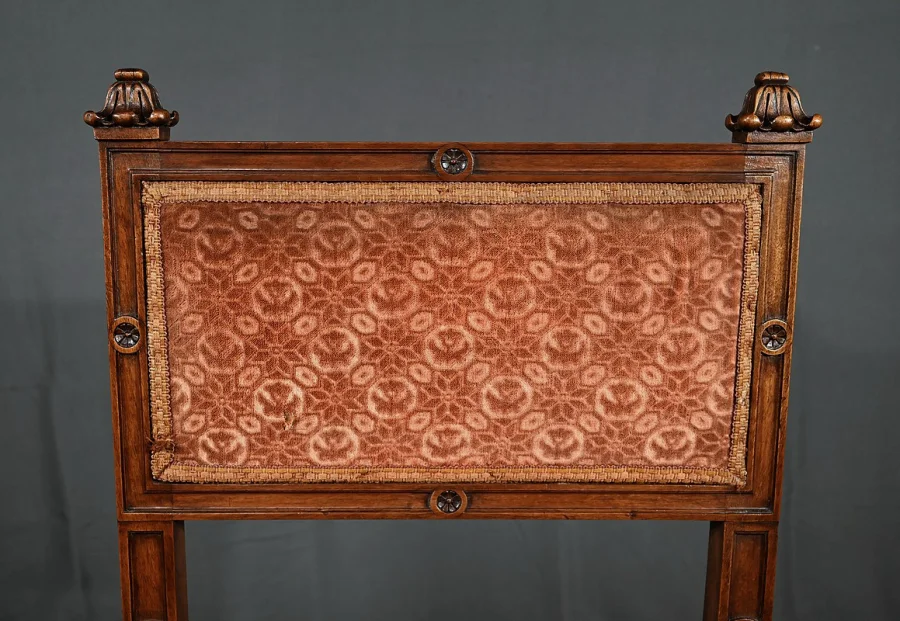 Chaise Curule en Noyer massif, goût Renaissance – Fin XIXe