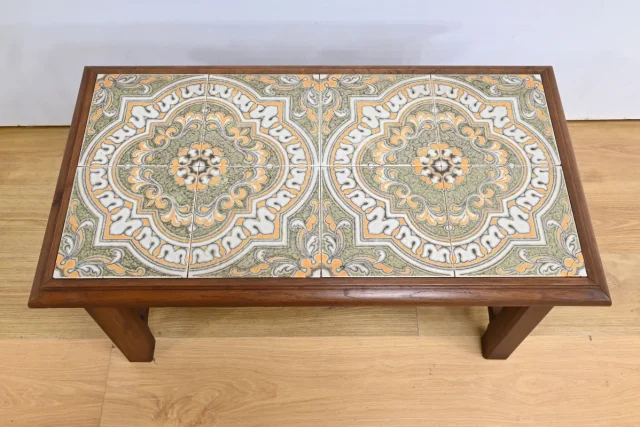 Table Basse Danoise en Chêne et Céramique – 1950