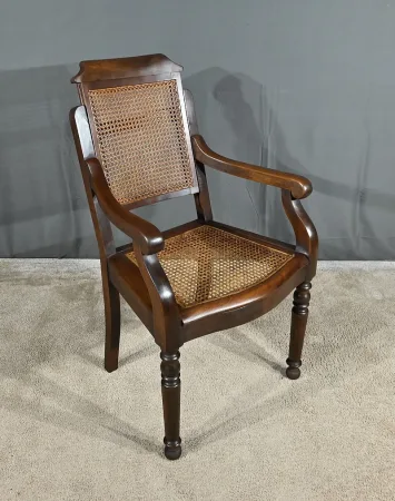 HAIR DRESSER'S CHAIR