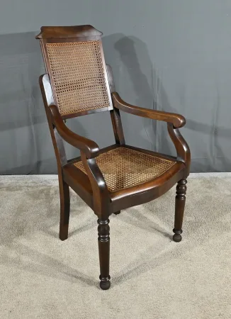 HAIR DRESSER'S CHAIR