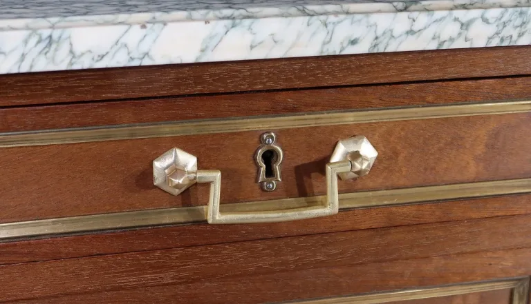Commode Chiffonnière en Acajou, style Louis XVI – Milieu XXe