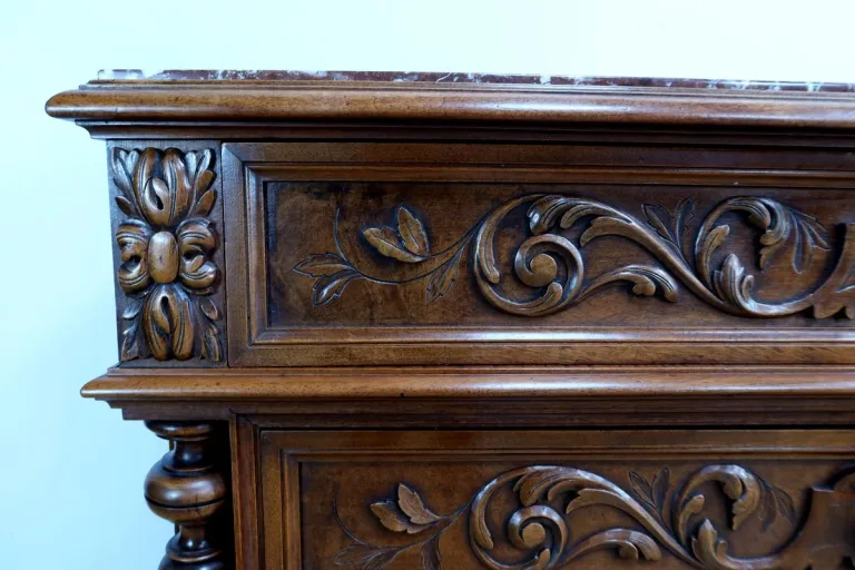 Commode en Noyer P. Guinand-Leglas, style Rennaissance – 1920