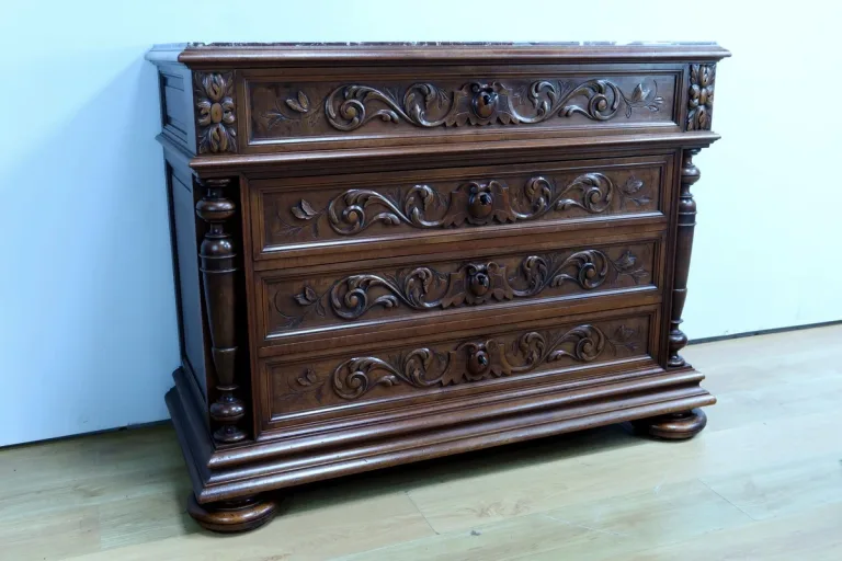 Commode en Noyer P. Guinand-Leglas, style Rennaissance – 1920
