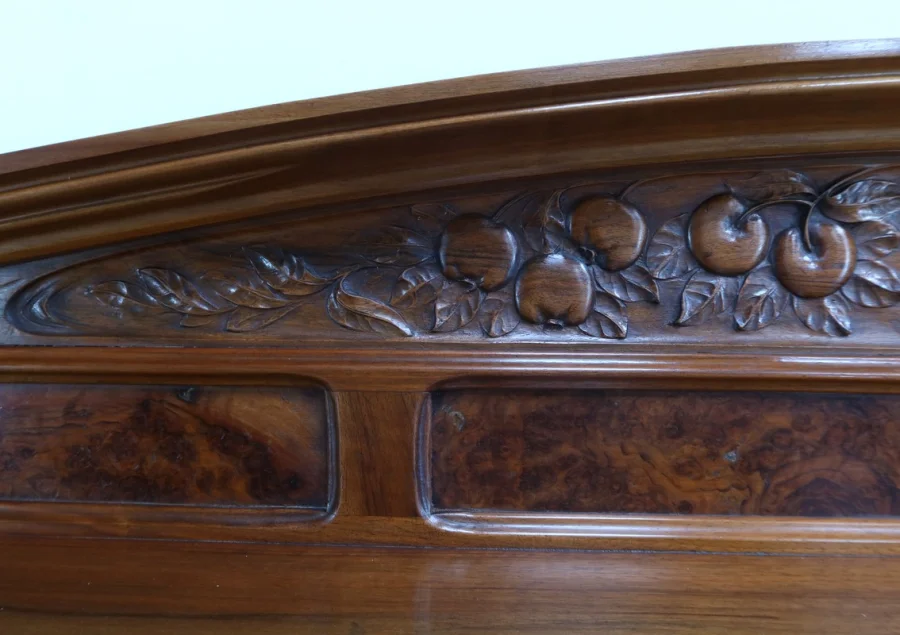 Desserte en Noyer, Art Nouveau – 1900Desserte en Noyer, Art Nouveau – 1900