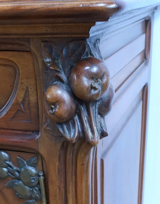 Desserte en Noyer, Art Nouveau – 1900Desserte en Noyer, Art Nouveau – 1900