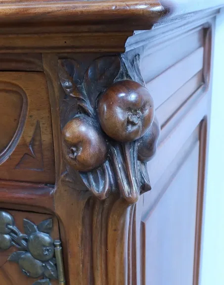 Desserte en Noyer, Art Nouveau – 1900Desserte en Noyer, Art Nouveau – 1900