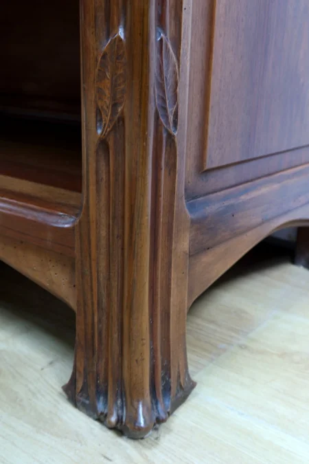 Desserte en Noyer, Art Nouveau – 1900Desserte en Noyer, Art Nouveau – 1900