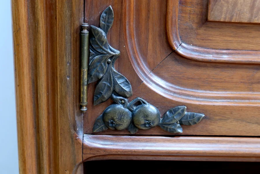 Desserte en Noyer, Art Nouveau – 1900Desserte en Noyer, Art Nouveau – 1900