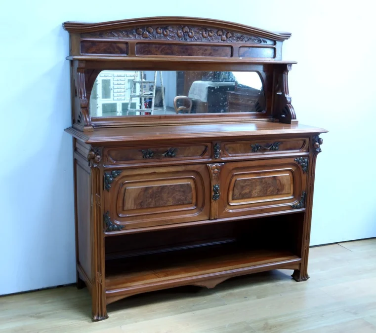 Desserte en Noyer, Art Nouveau – 1900Desserte en Noyer, Art Nouveau – 1900