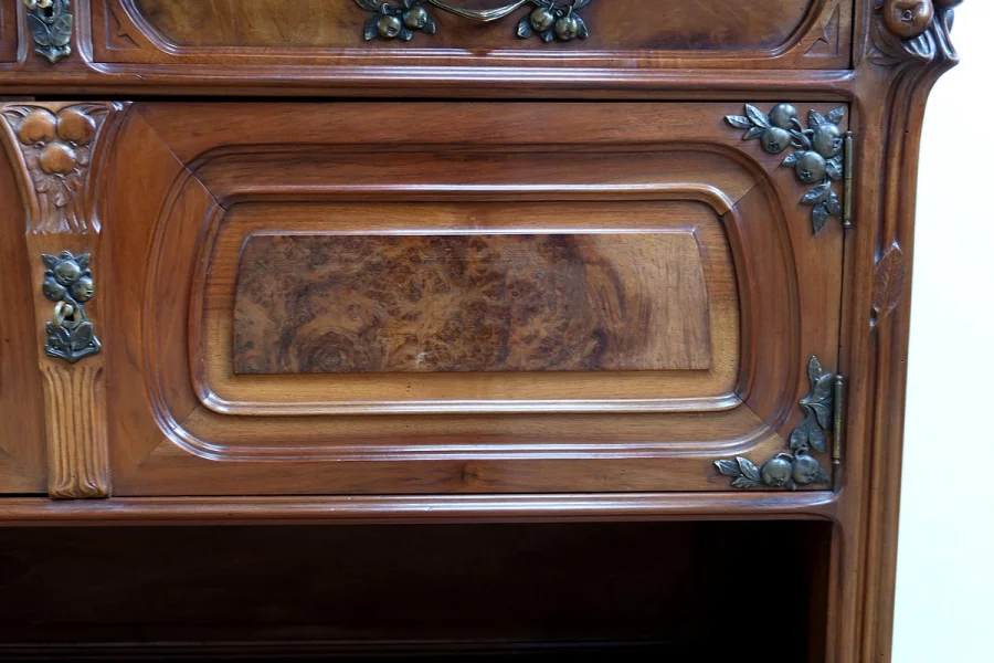 Desserte en Noyer, Art Nouveau – 1900Desserte en Noyer, Art Nouveau – 1900