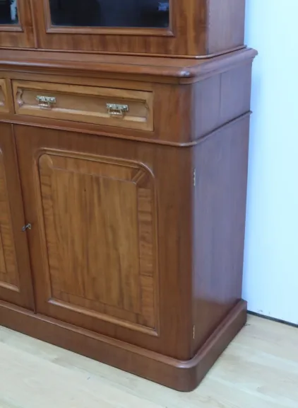 ВИКТОРИАНСКИЙ КНИЖНЫЙ ШКАФ