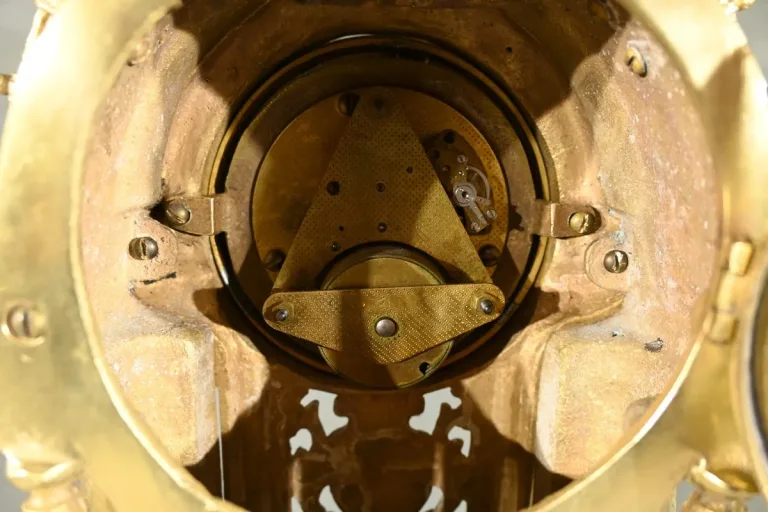 Horloge de Cheminée en Bronze, style Louis XVI – Milieu XXe
