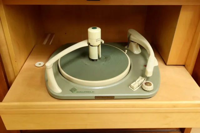 Meuble HI-FI Telefunken en Acajou, modèle Hymnus – 1959