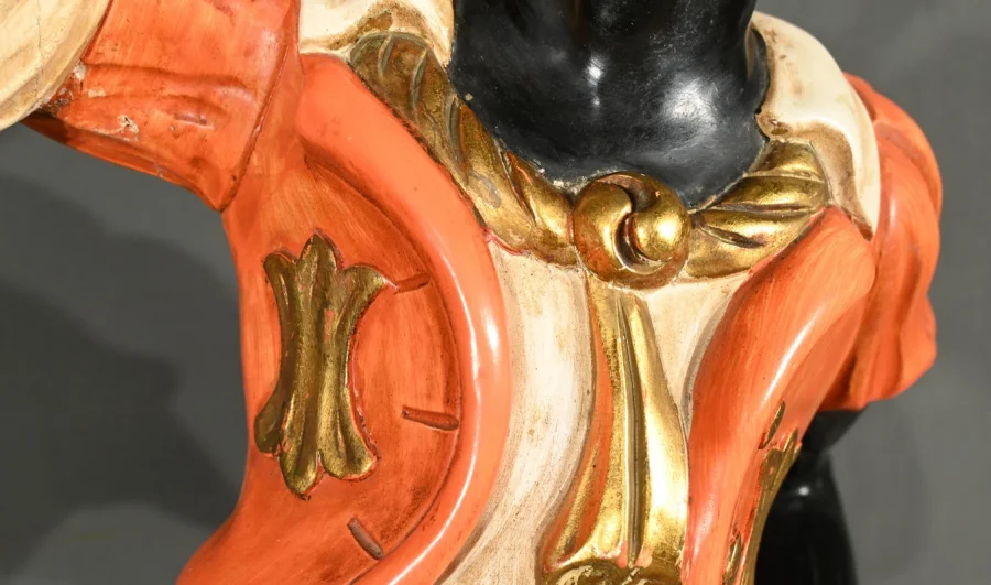 Nubien Porte-Torchère en Bois Peint – Milieu XXe