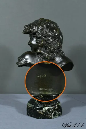 BRONZE  signed  A. INJALBERT