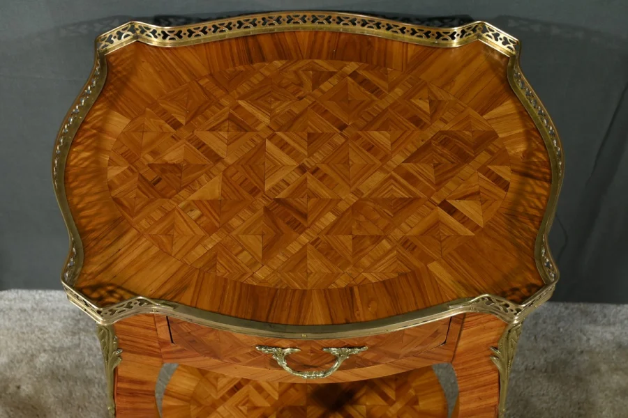 Petite Table de Salon en Bois de Rose – Milieu XXe