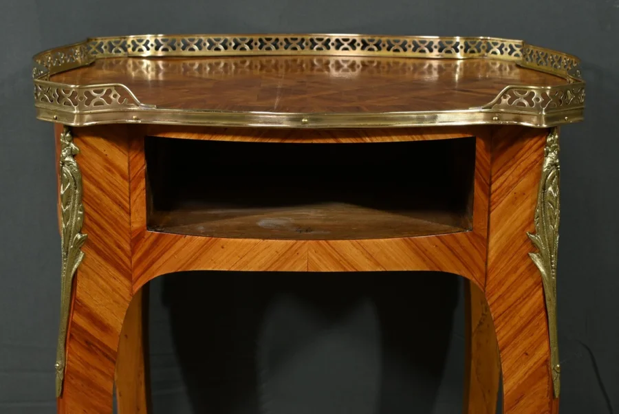 Petite Table de Salon en Bois de Rose – Milieu XXe