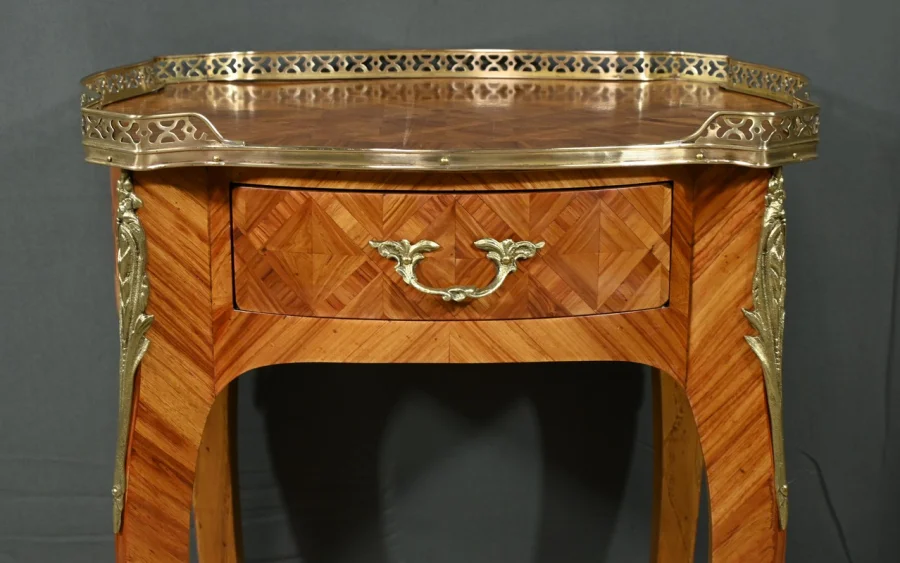 Petite Table de Salon en Bois de Rose – Milieu XXe