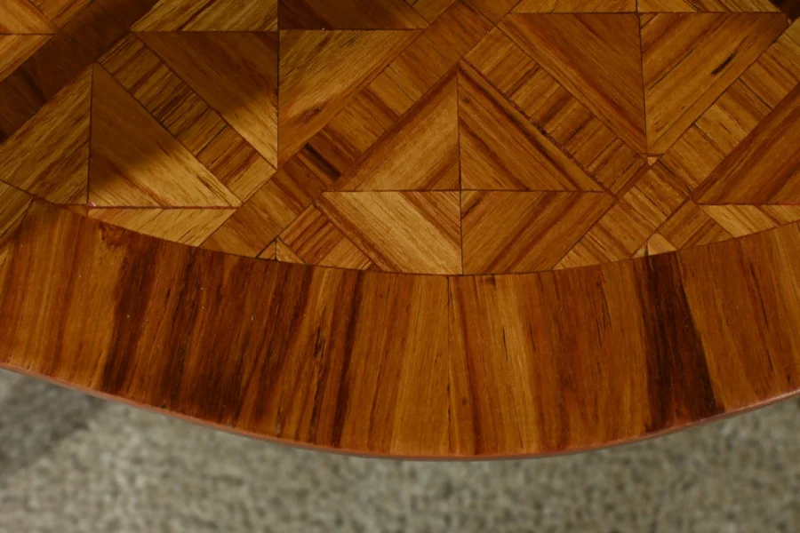 Petite Table de Salon en Bois de Rose – Milieu XXe