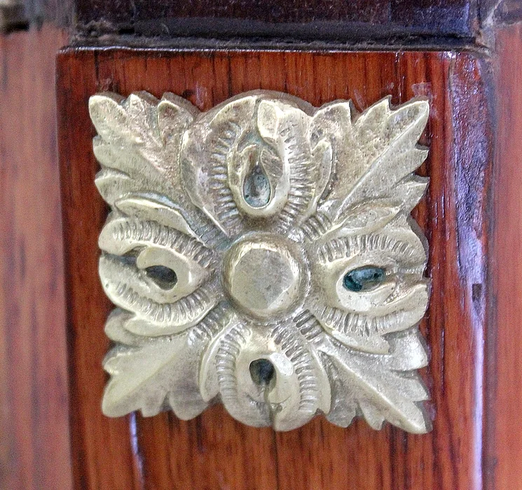 Vitrinekast in Lodewijk XVI-stijl