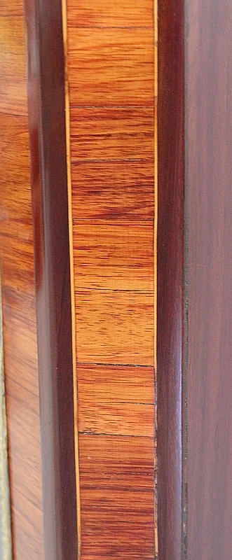 Vitrinekast in Lodewijk XVI-stijl
