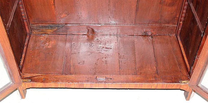 Vitrinekast in Lodewijk XVI-stijl