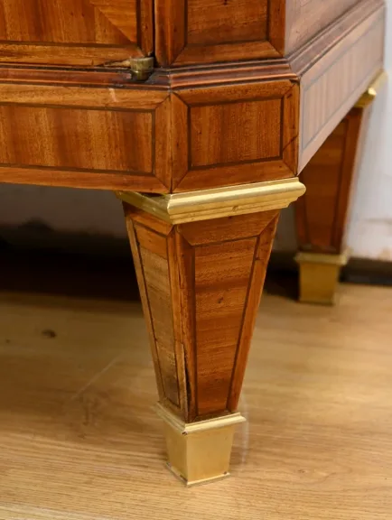 Bibliothèque en Acajou Flammé, style Louis XVI – Milieu XIXe