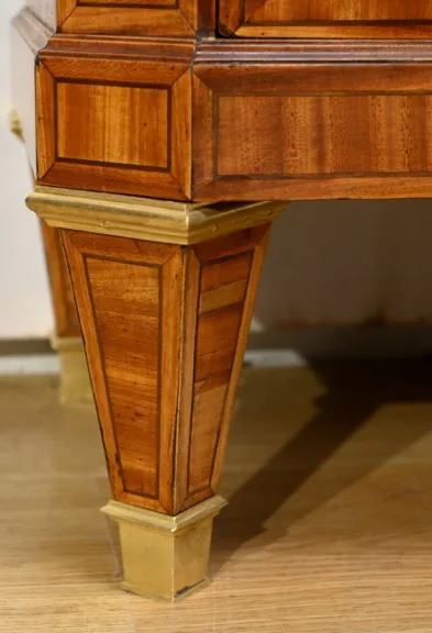 Bibliothèque en Acajou Flammé, style Louis XVI – Milieu XIXe