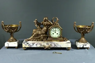 Kaminsims aus der Art-Deco-Periode