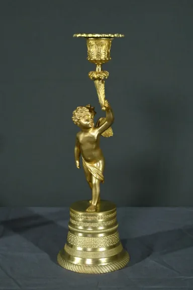 Paire de Bougeoirs en Bronze Doré – Milieu XIXe