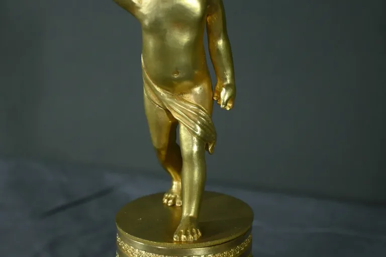 Paire de Bougeoirs en Bronze Doré – Milieu XIXe