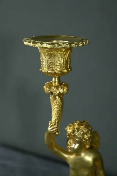 Paire de Bougeoirs en Bronze Doré – Milieu XIXe