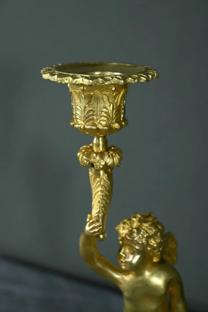 Paire de Bougeoirs en Bronze Doré – Milieu XIXe