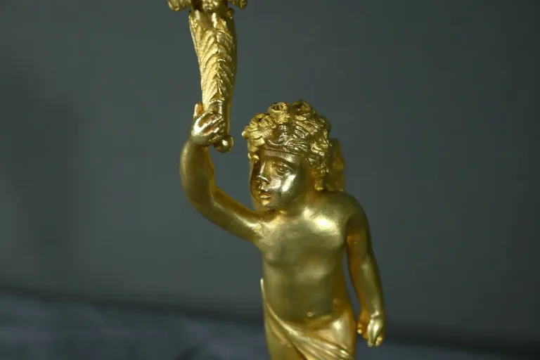 Paire de Bougeoirs en Bronze Doré – Milieu XIXe
