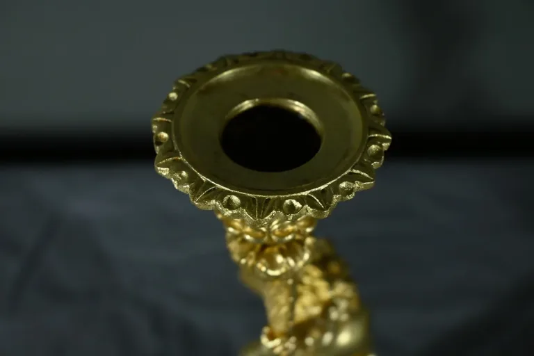 Paire de Bougeoirs en Bronze Doré – Milieu XIXe